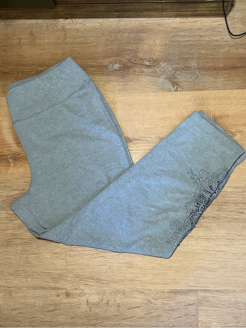 Y2K Cato Crochet Lace Heather Gray Cotton Capri Leggings